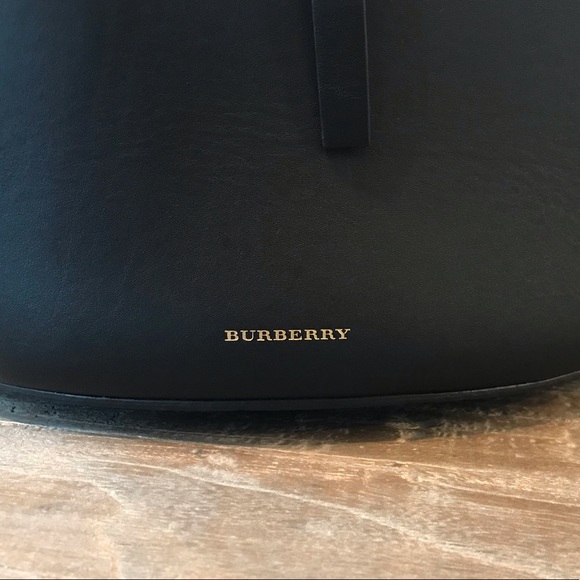 Burberry large leather bucket bag - Picture 5 of 11